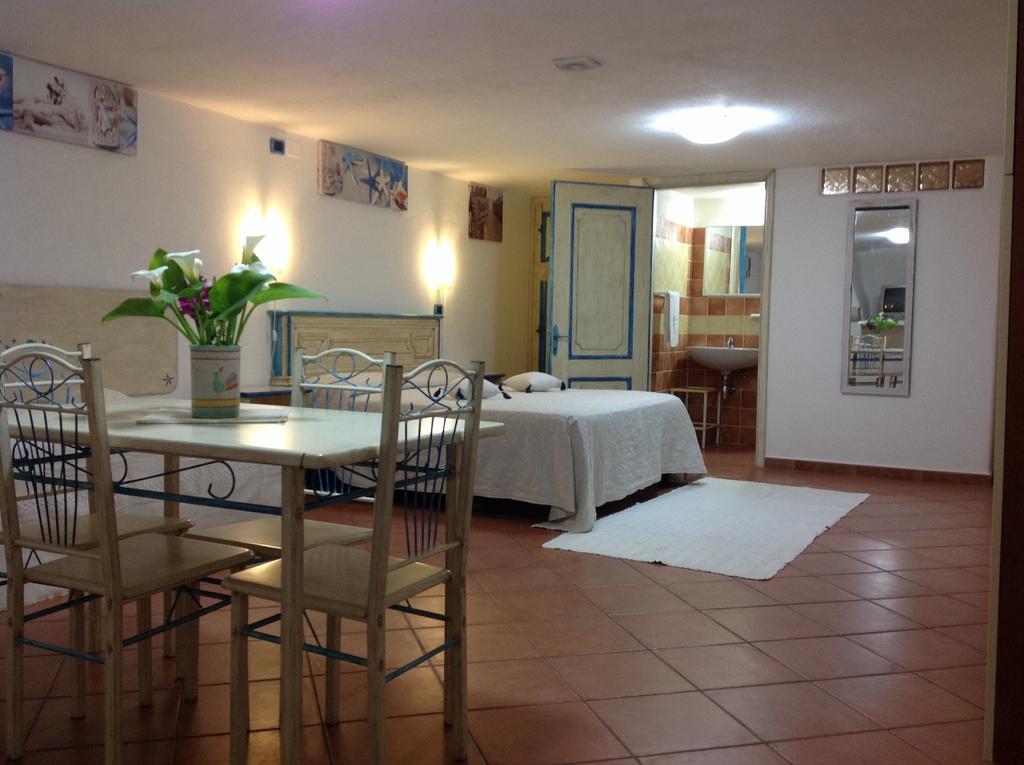 Addisora Appartamenti Cala Liberotto Exterior photo